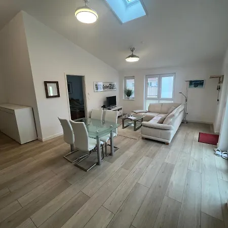 Apartment 2-zimmerwohnung Mit Balkon *